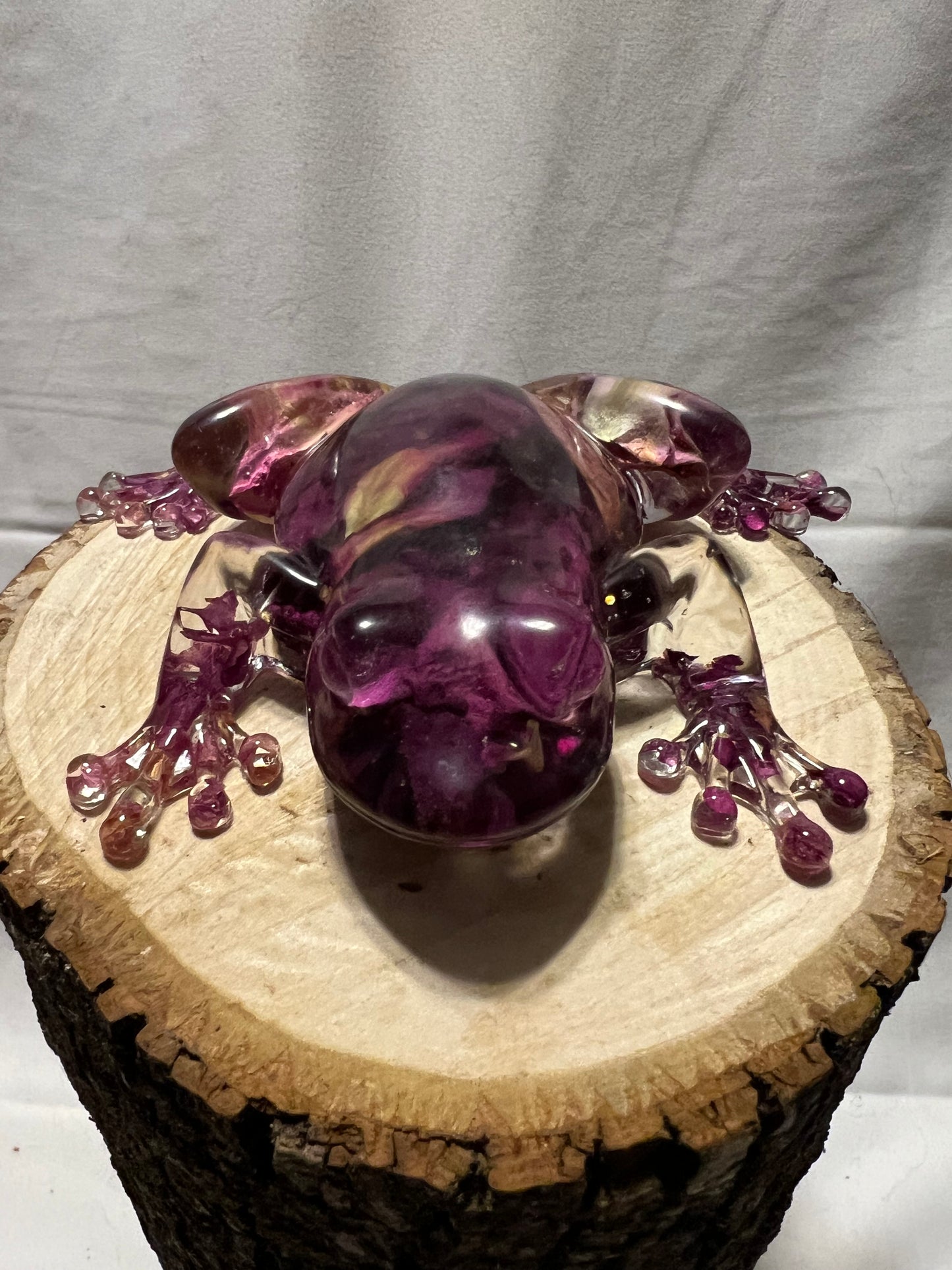 Rose Petal Resin Frog – Handmade Botanical Sculpture – Romantic Nature Art