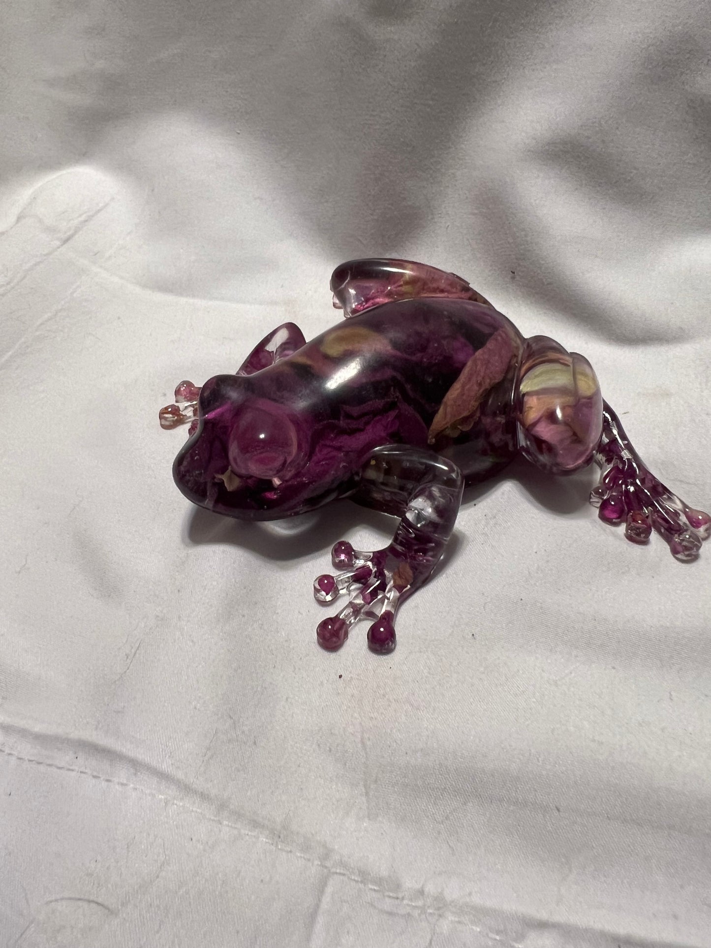 Rose Petal Resin Frog – Handmade Botanical Sculpture – Romantic Nature Art