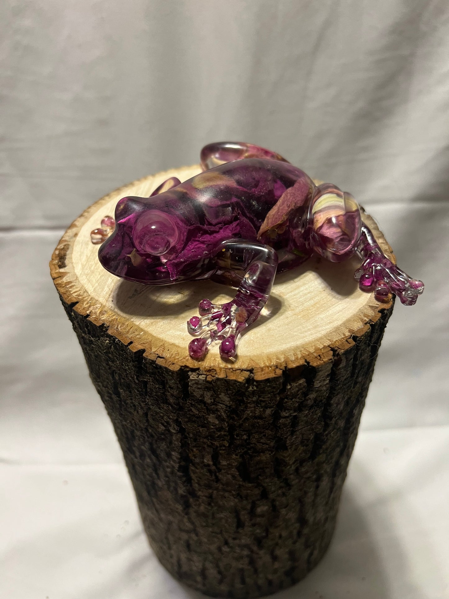 Rose Petal Resin Frog – Handmade Botanical Sculpture – Romantic Nature Art