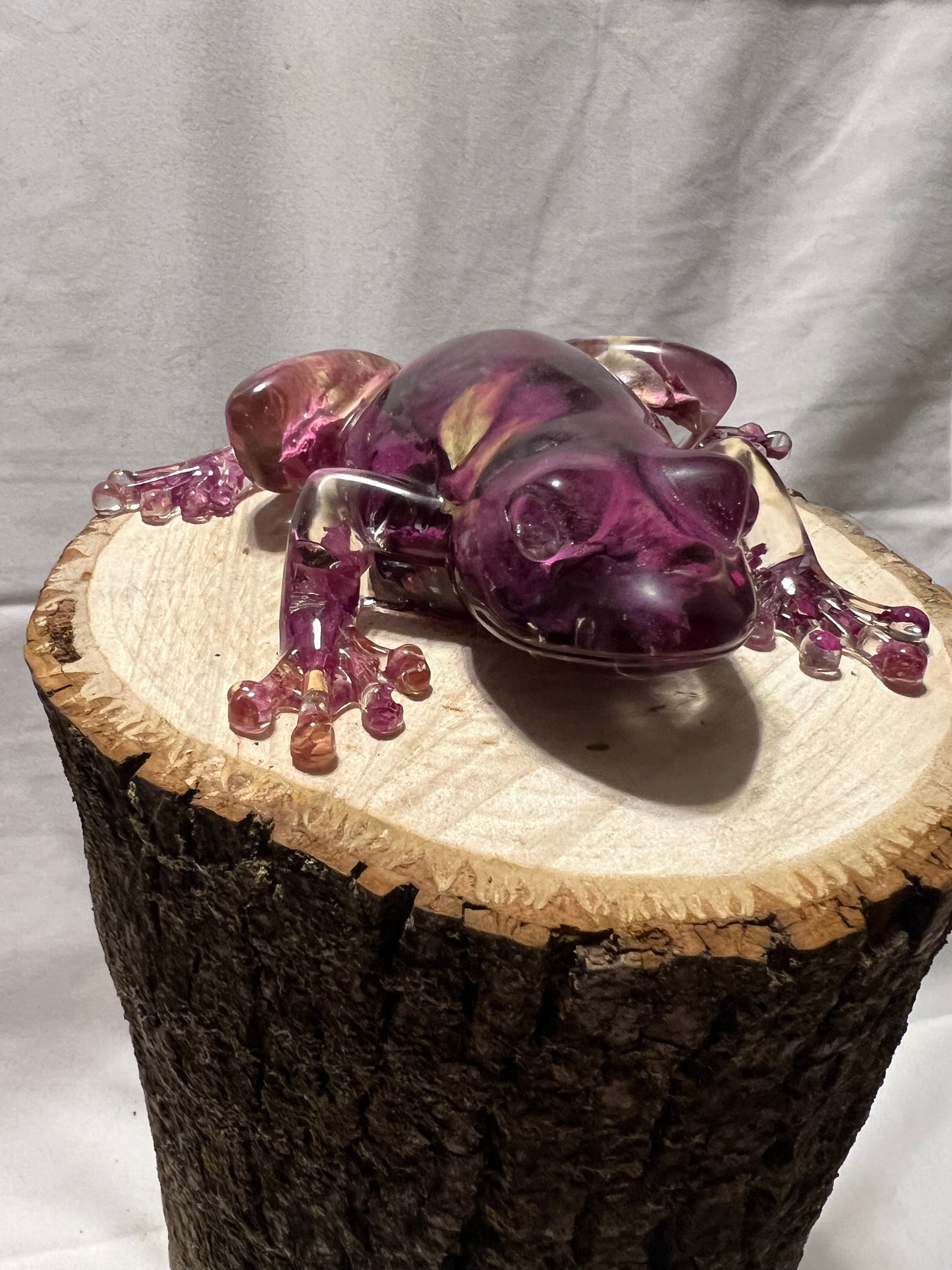 Rose Petal Resin Frog – Handmade Botanical Sculpture – Romantic Nature Art