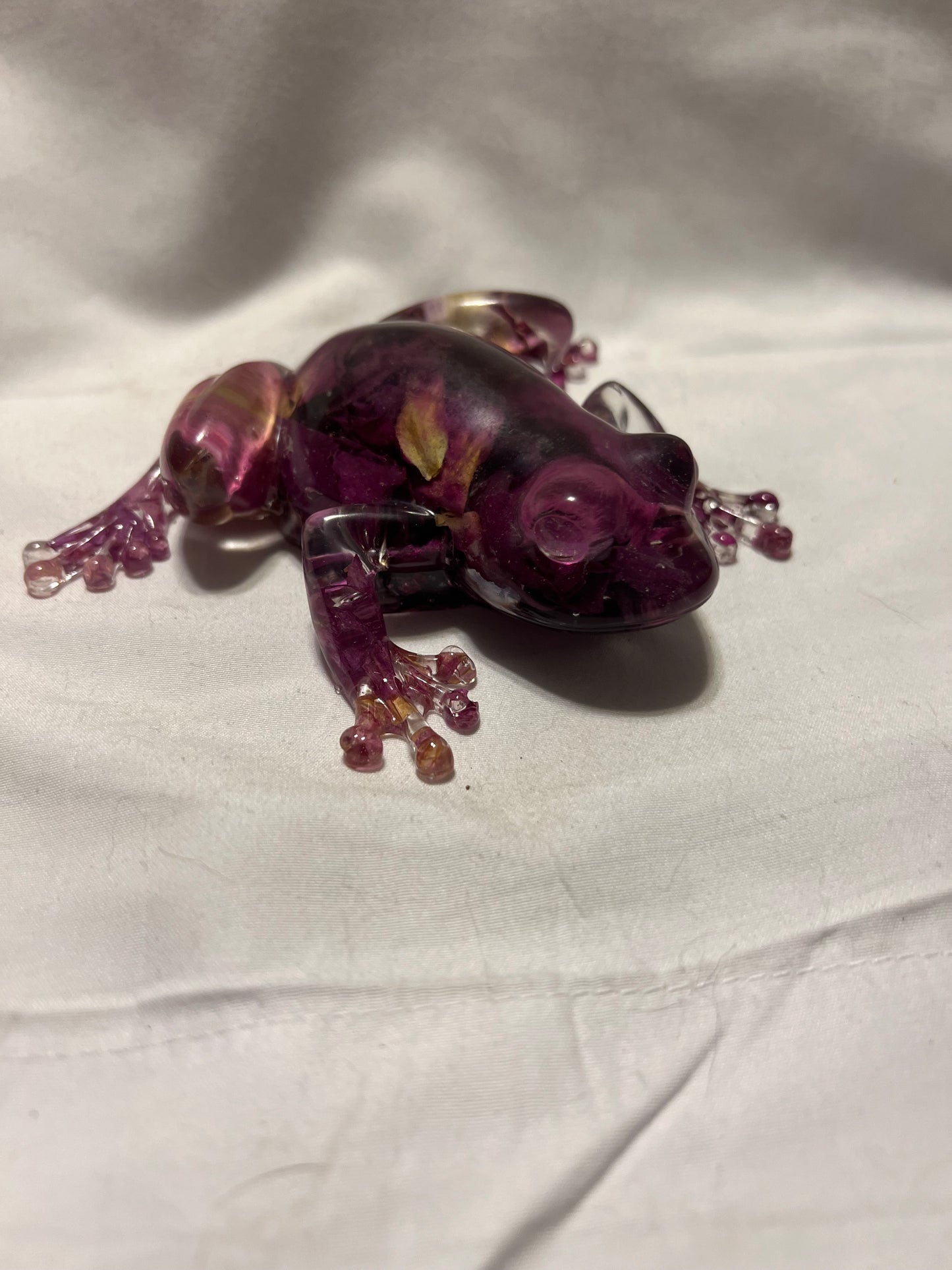 Rose Petal Resin Frog – Handmade Botanical Sculpture – Romantic Nature Art