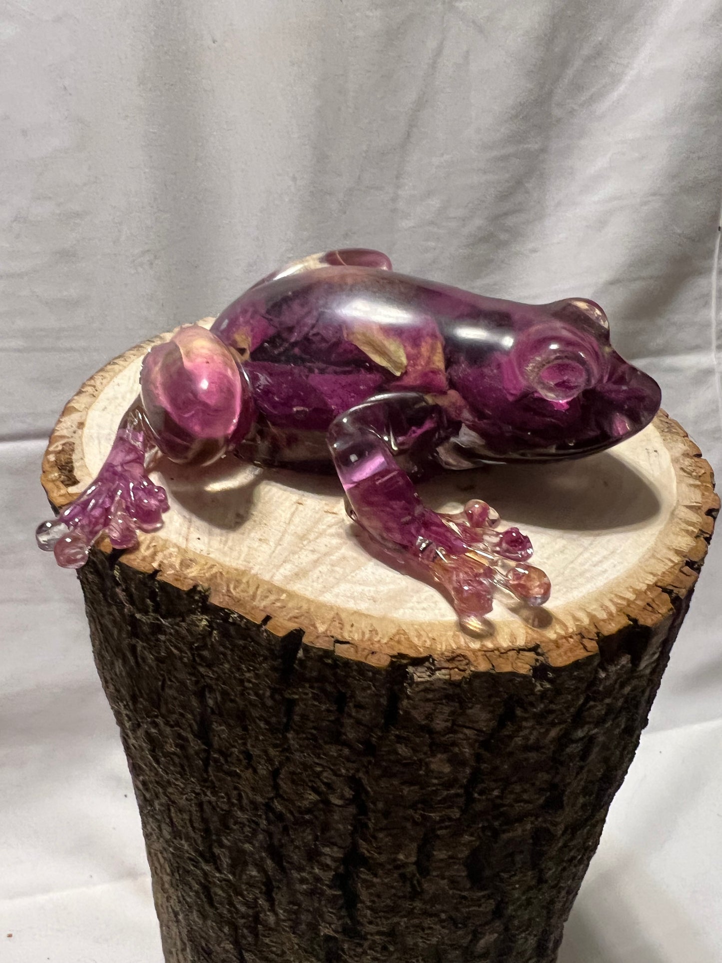 Rose Petal Resin Frog – Handmade Botanical Sculpture – Romantic Nature Art